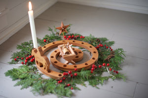 Cradle-to-Cross Wreath - Wooden Advent and Lent Calendar