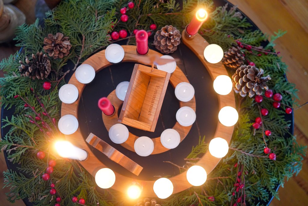 Cradle-to-Cross Wreath - Wooden Advent and Lent Calendar