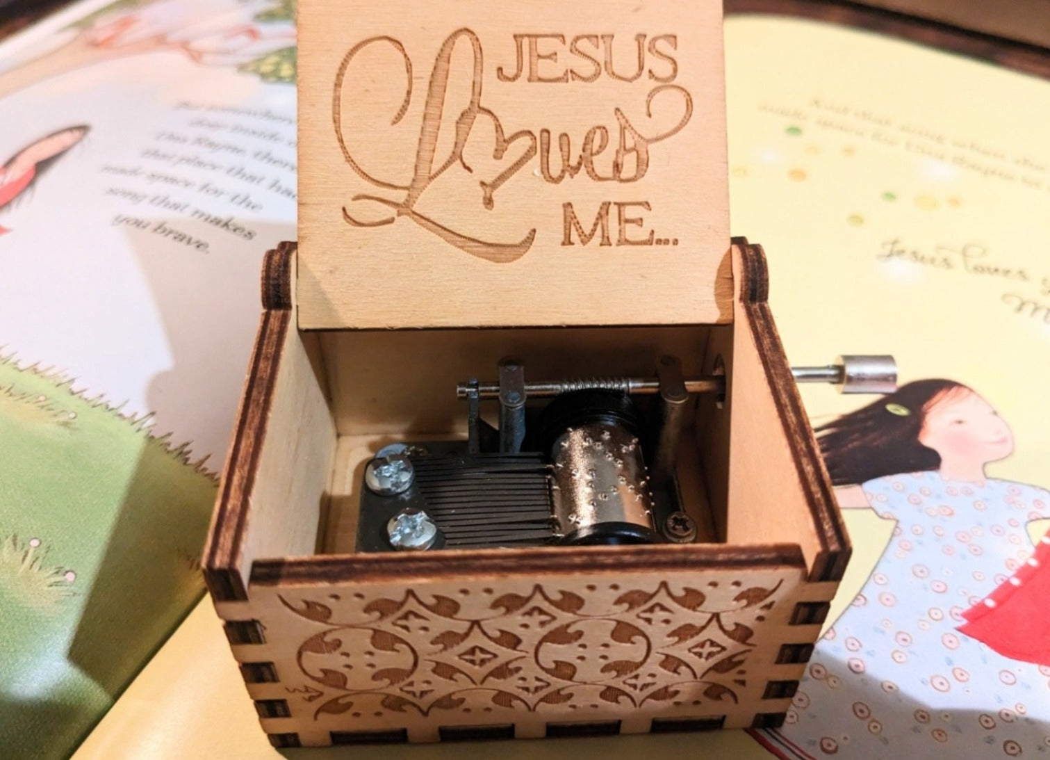 Jesus Loves Me - Music Box